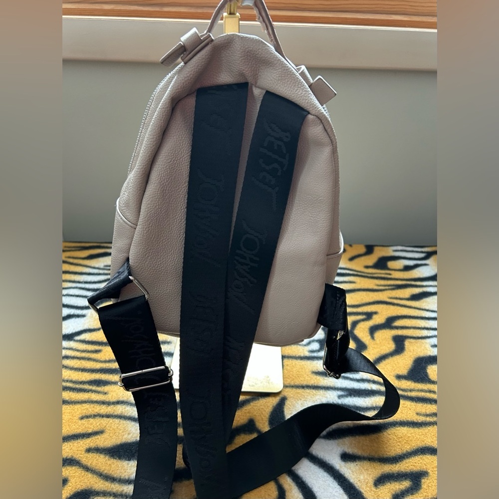 ❤️Betsey Johnson Quilted Heart mini Taupe Backpack - Picture 4 of 7